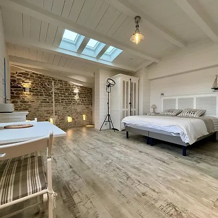 Studio Renove A La Bree-les-bains, Terrasse, 2 Couchages, Proche Plage Et Commerces - Fr-1-246a-286 Casa vacanze *